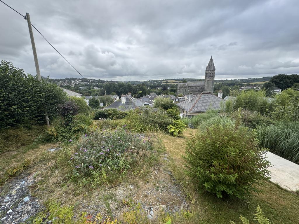 Lot: 8 - FREEHOLD LAND WITH OUTLINE PLANNING PERMISSION - View of the land